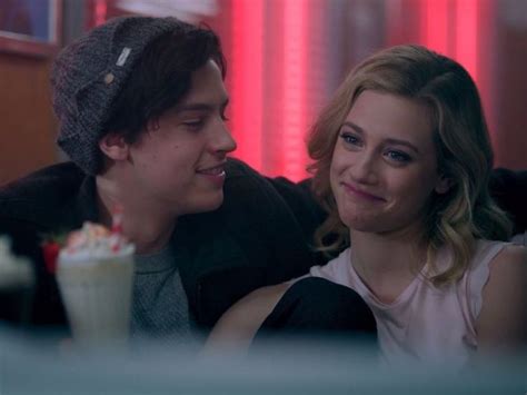 does betty dating jughead in the comics
